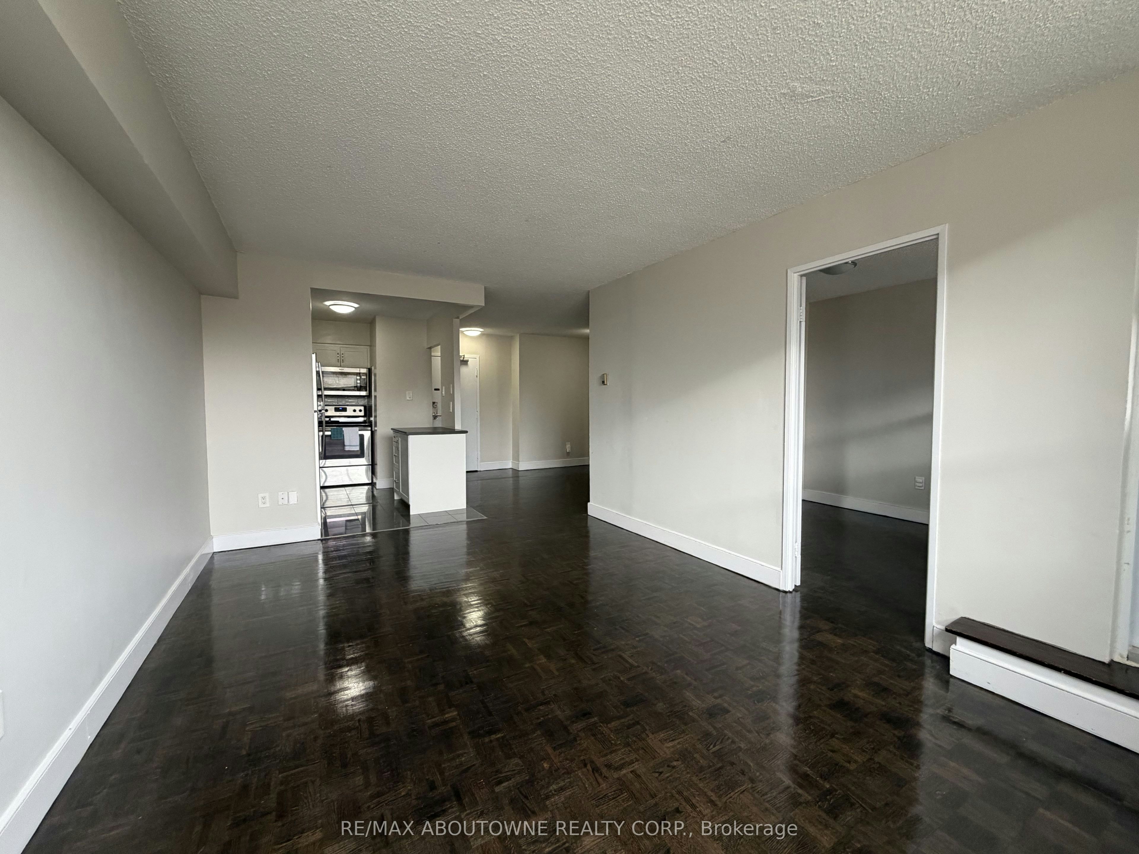 212-145 Wellington Street W, Aurora, ON, L4G 2N9 - 3