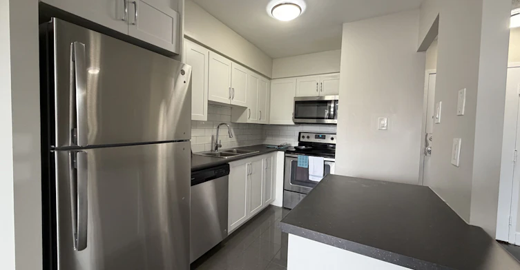 212-145 Wellington Street W, Aurora, ON, L4G 2N9 - 5