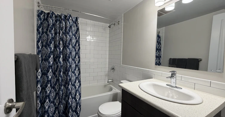212-145 Wellington Street W, Aurora, ON, L4G 2N9 - 9