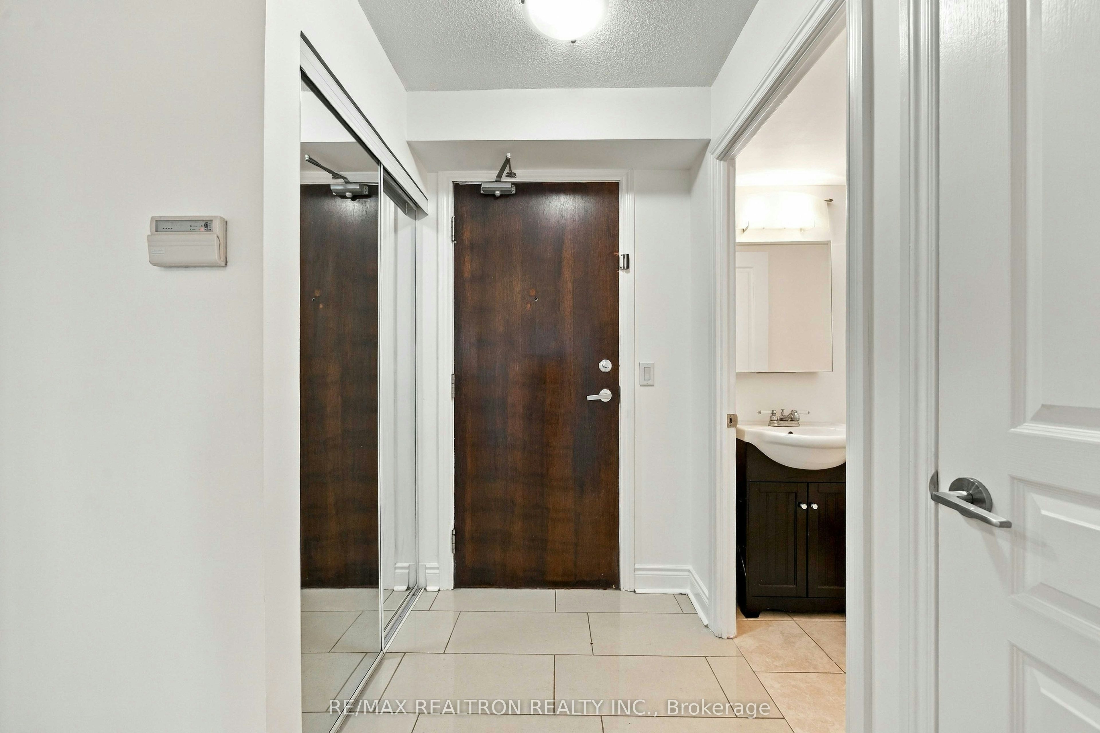1204-7 North Park Road, Vaughan, ON, L4J 0C9 - 2