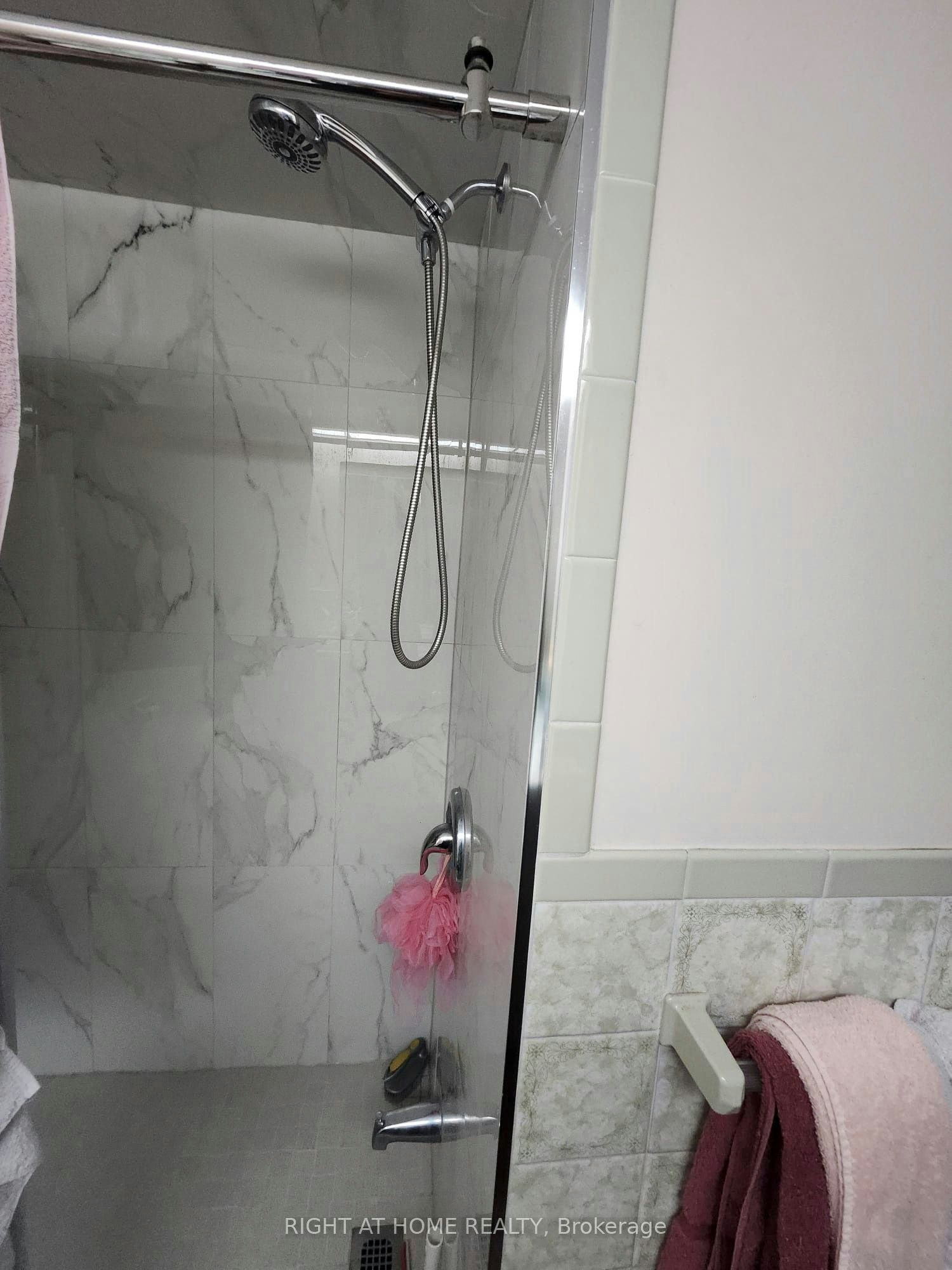 100 Jessica Gardens, Vaughan, ON, L4J 3G2 - 4