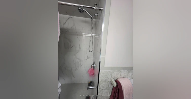 100 Jessica Gardens, Vaughan, ON, L4J 3G2 - 4