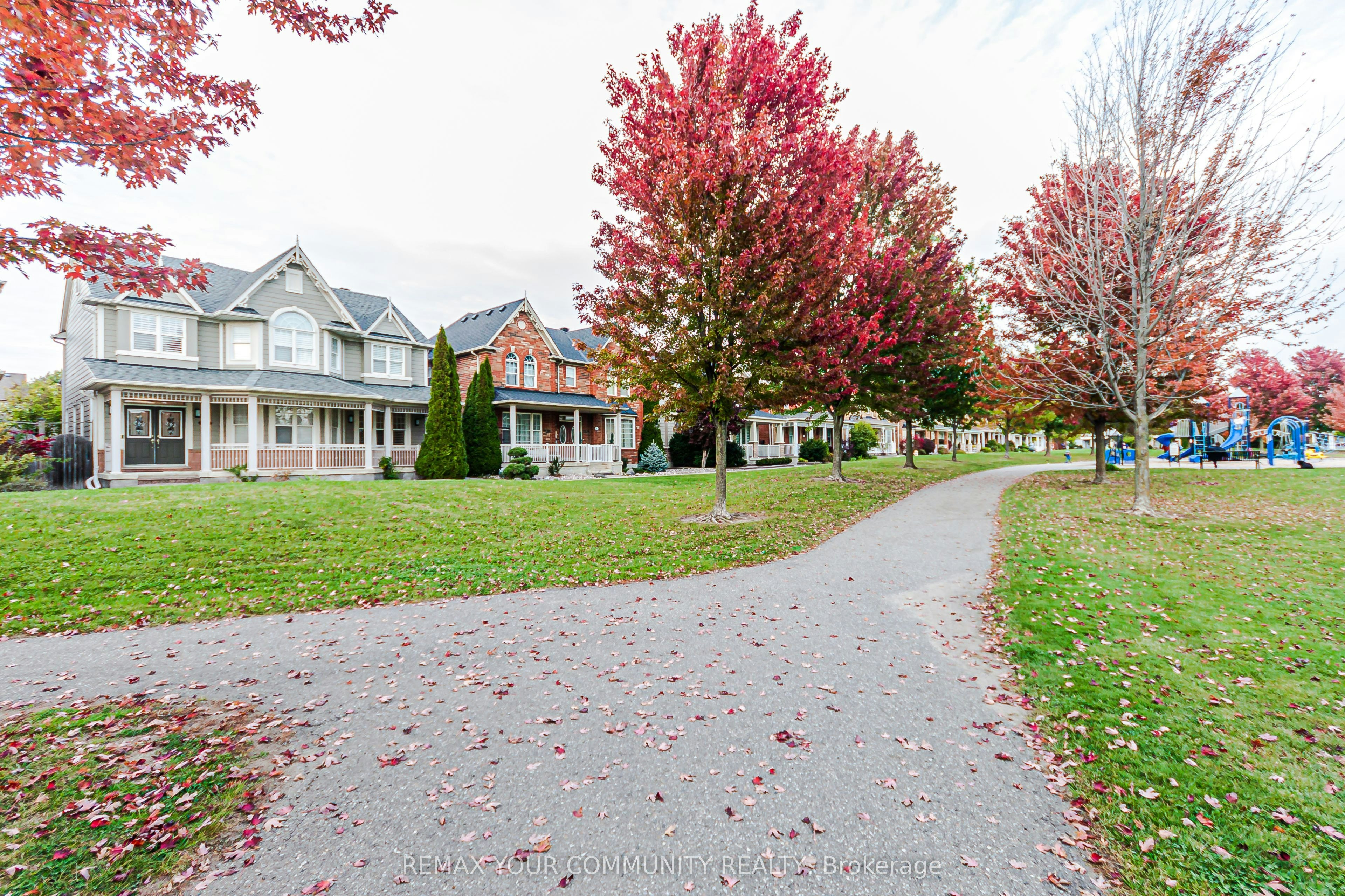 5 Chippenham Lane, Markham, ON, L6B 1L6 - 2