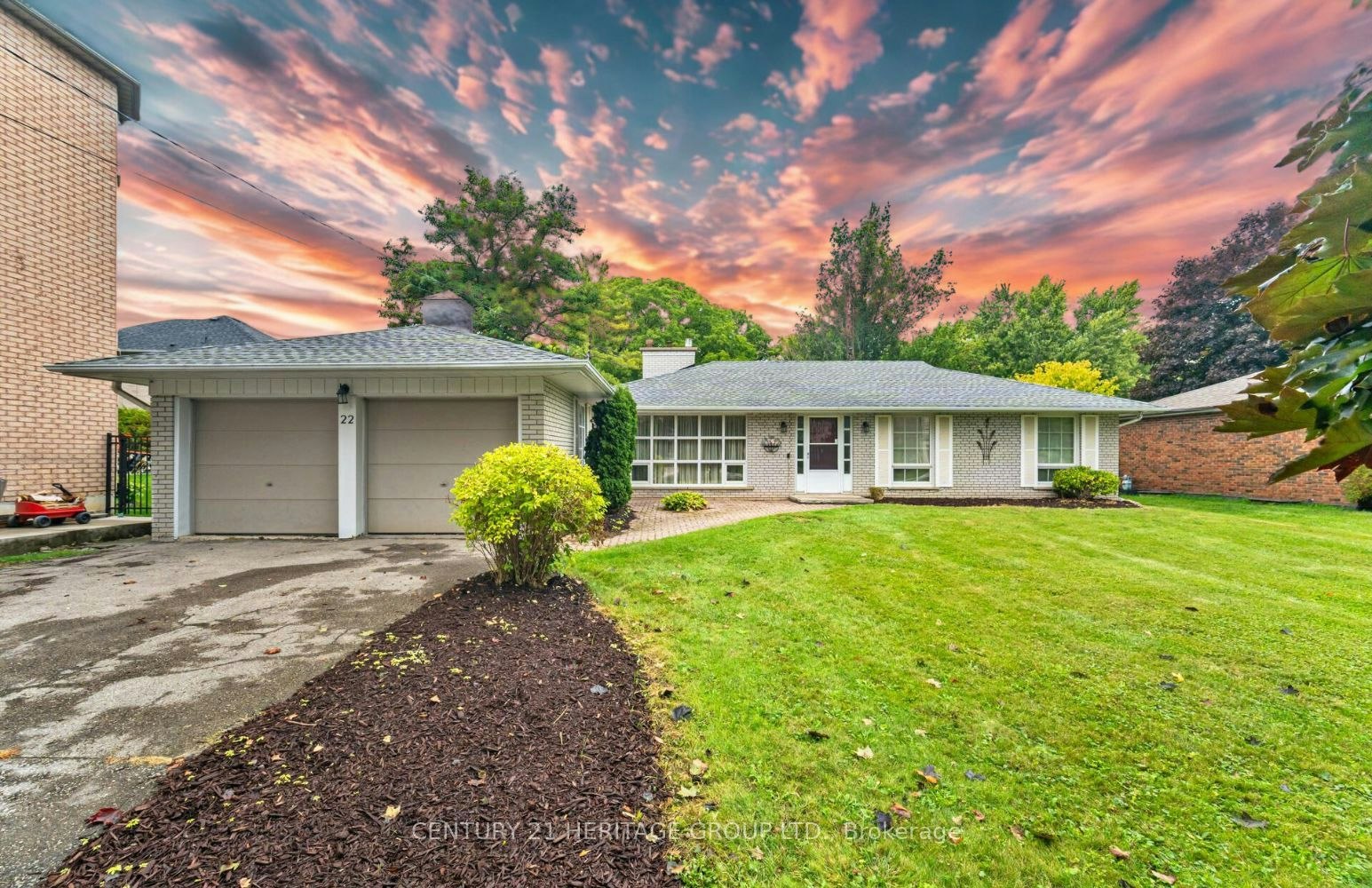 22 Poplar Drive, Richmond Hill, ON, L4E 2X6