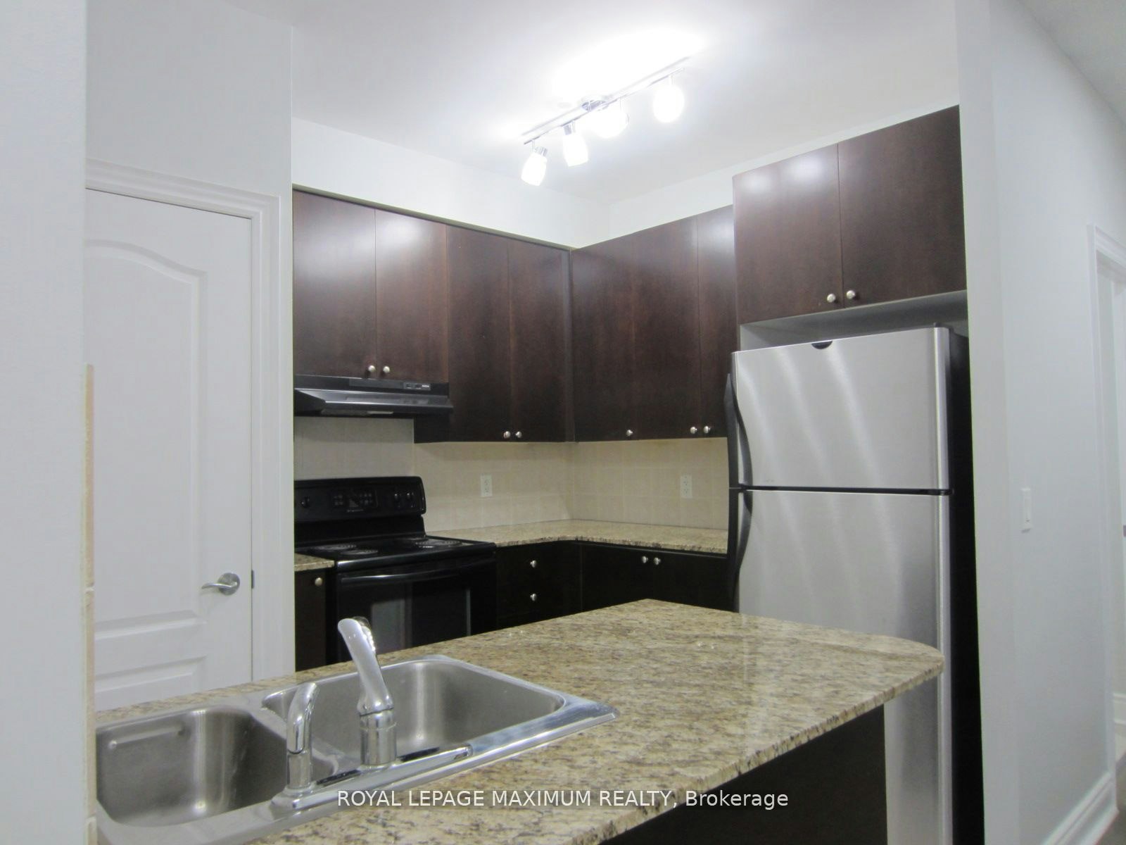 327-8201 Islington Avenue, Vaughan, ON, L4L 9S6 - 2