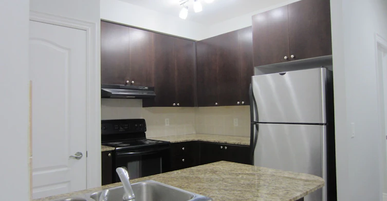 327-8201 Islington Avenue, Vaughan, ON, L4L 9S6 - 2