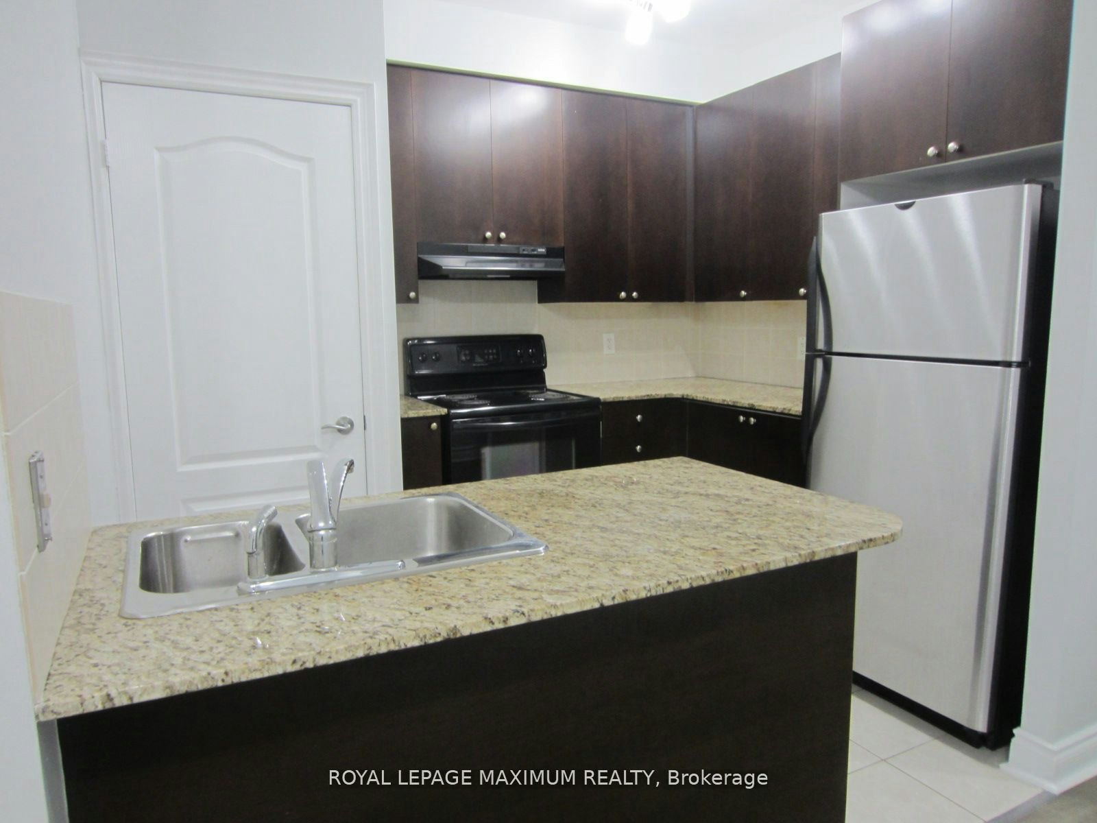 327-8201 Islington Avenue, Vaughan, ON, L4L 9S6 - 3