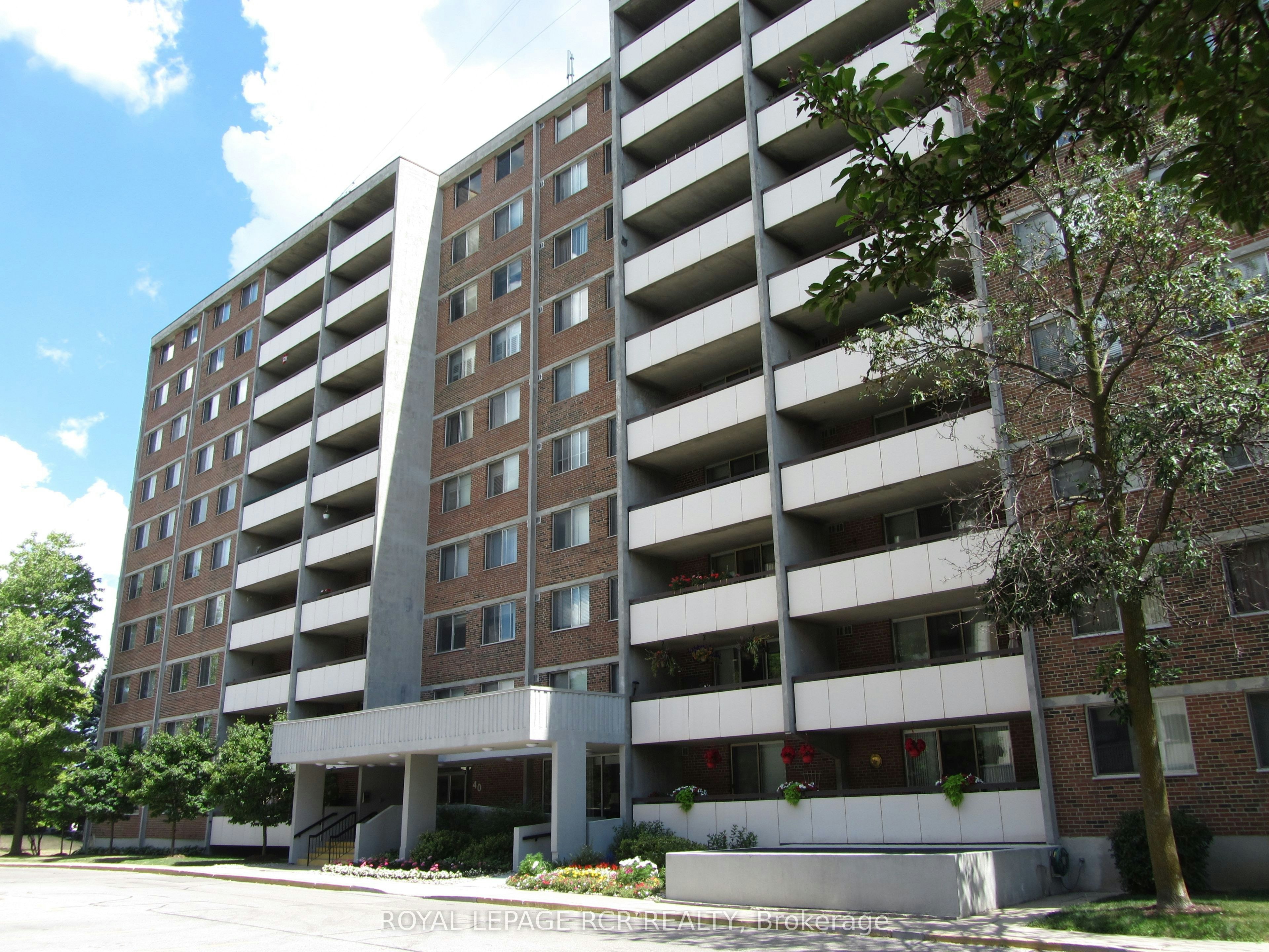 1011-40 William Roe Boulevard, Newmarket, ON, L3Y 5N4