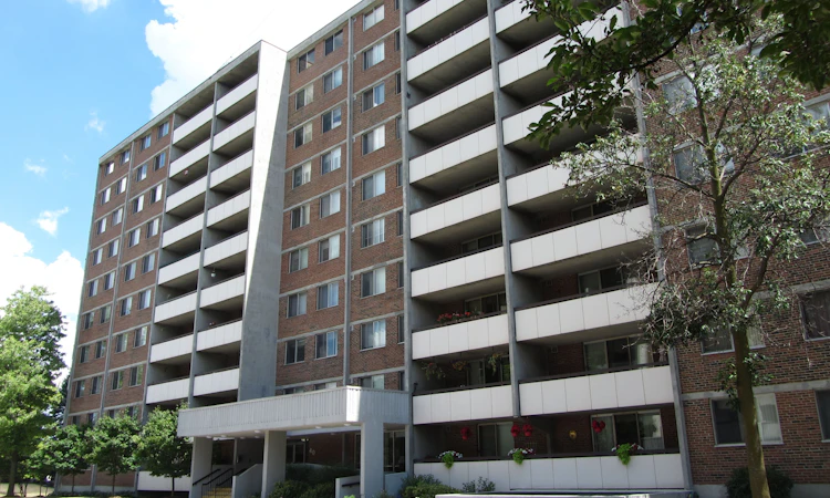 1011-40 William Roe Boulevard