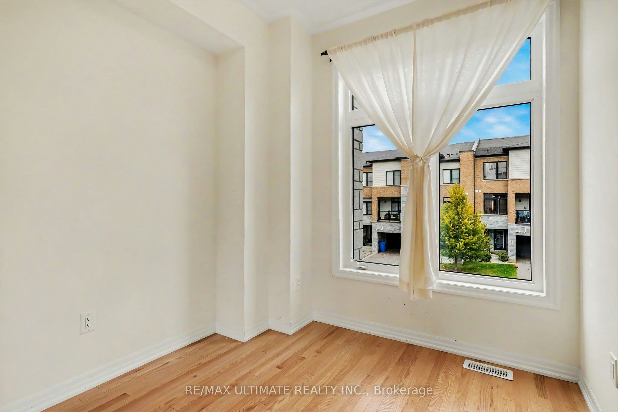 251 Vivant Street, Newmarket, ON, L3X 0K9 - 11