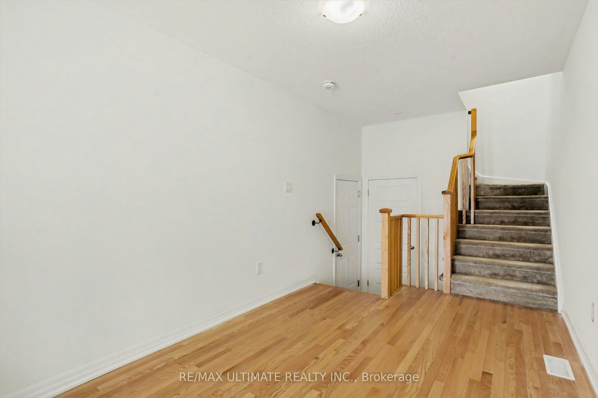 251 Vivant Street, Newmarket, ON, L3X 0K9 - 3