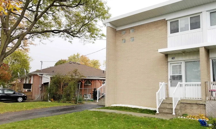 63 Lindsay Avenue