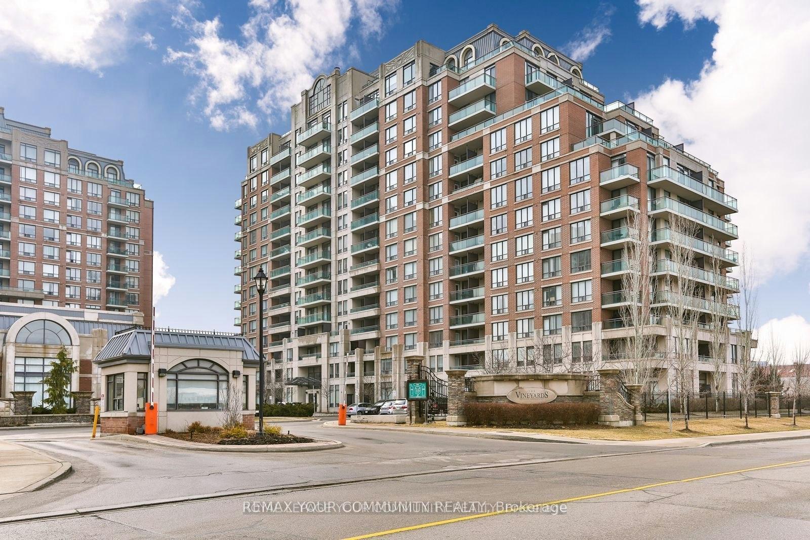 402-350 Red Maple Road, Richmond Hill, ON, L4C 0T5