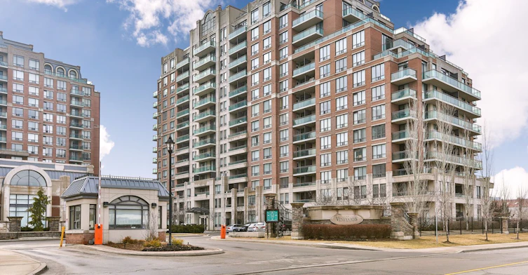402-350 Red Maple Road, Richmond Hill, ON, L4C 0T5
