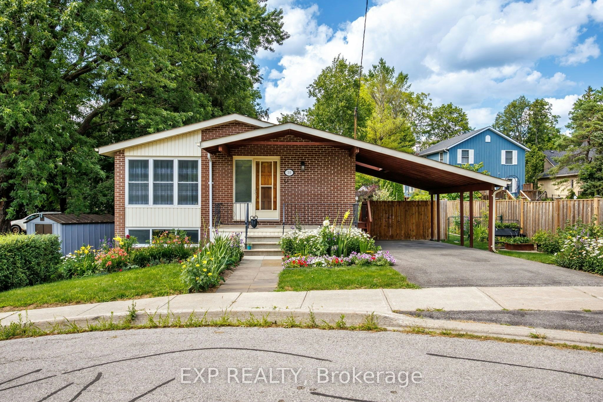 30 Harrison Avenue, Aurora, ON, L4G 1E1