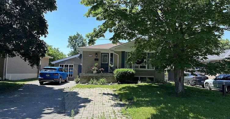 Main-30 Collins Crescent, Aurora, ON, L4G 2W2