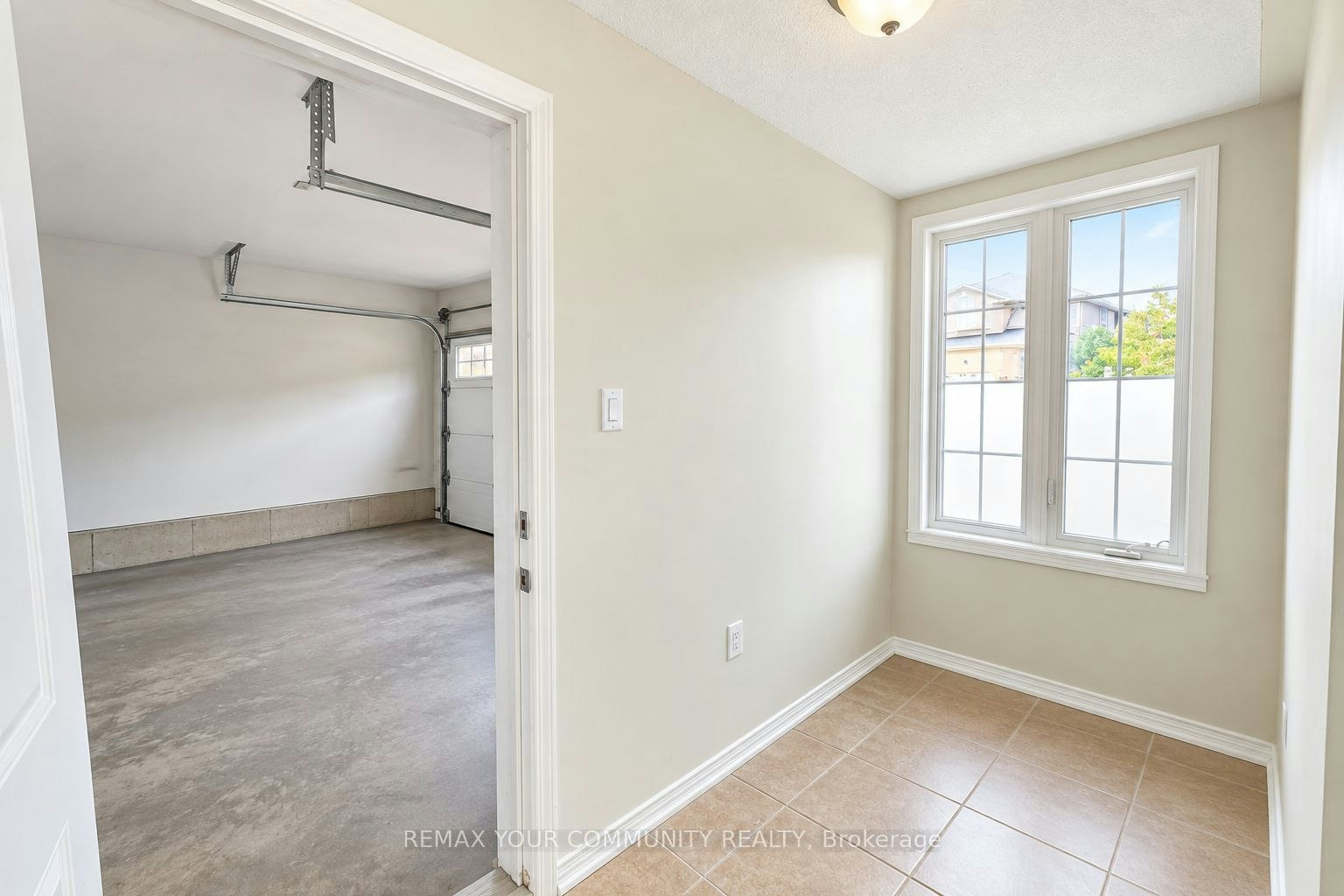 Main Fl-10 Armstrong Crescent, Bradford West Gwillimbury, ON, L3Z 2B5 - 16