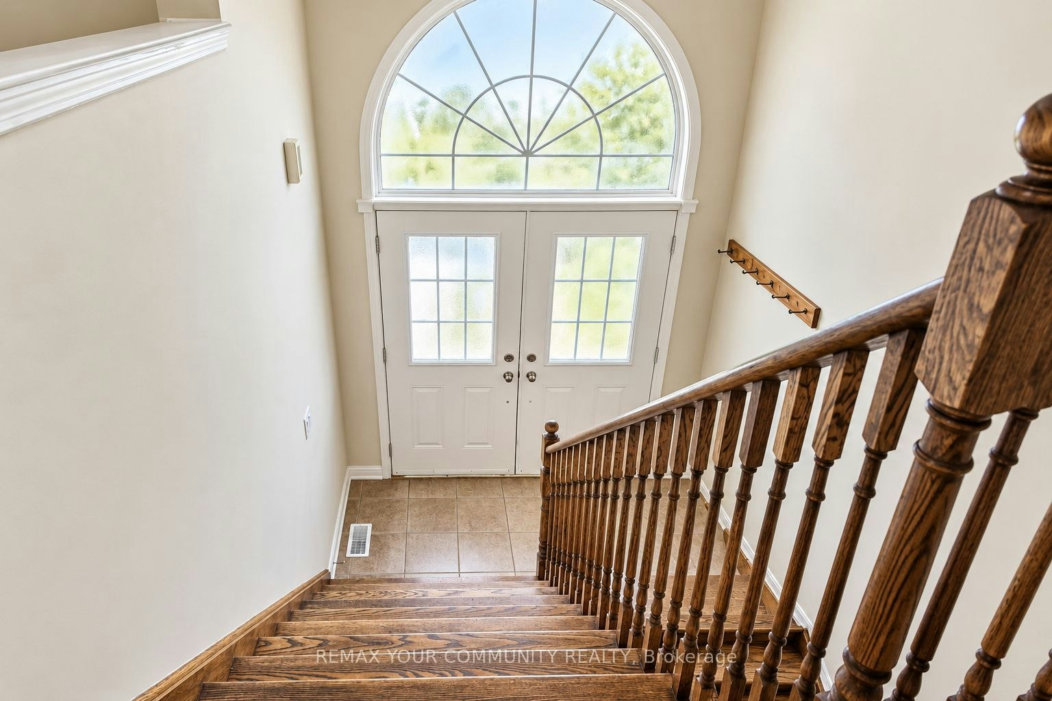 Main Fl-10 Armstrong Crescent, Bradford West Gwillimbury, ON, L3Z 2B5 - 2