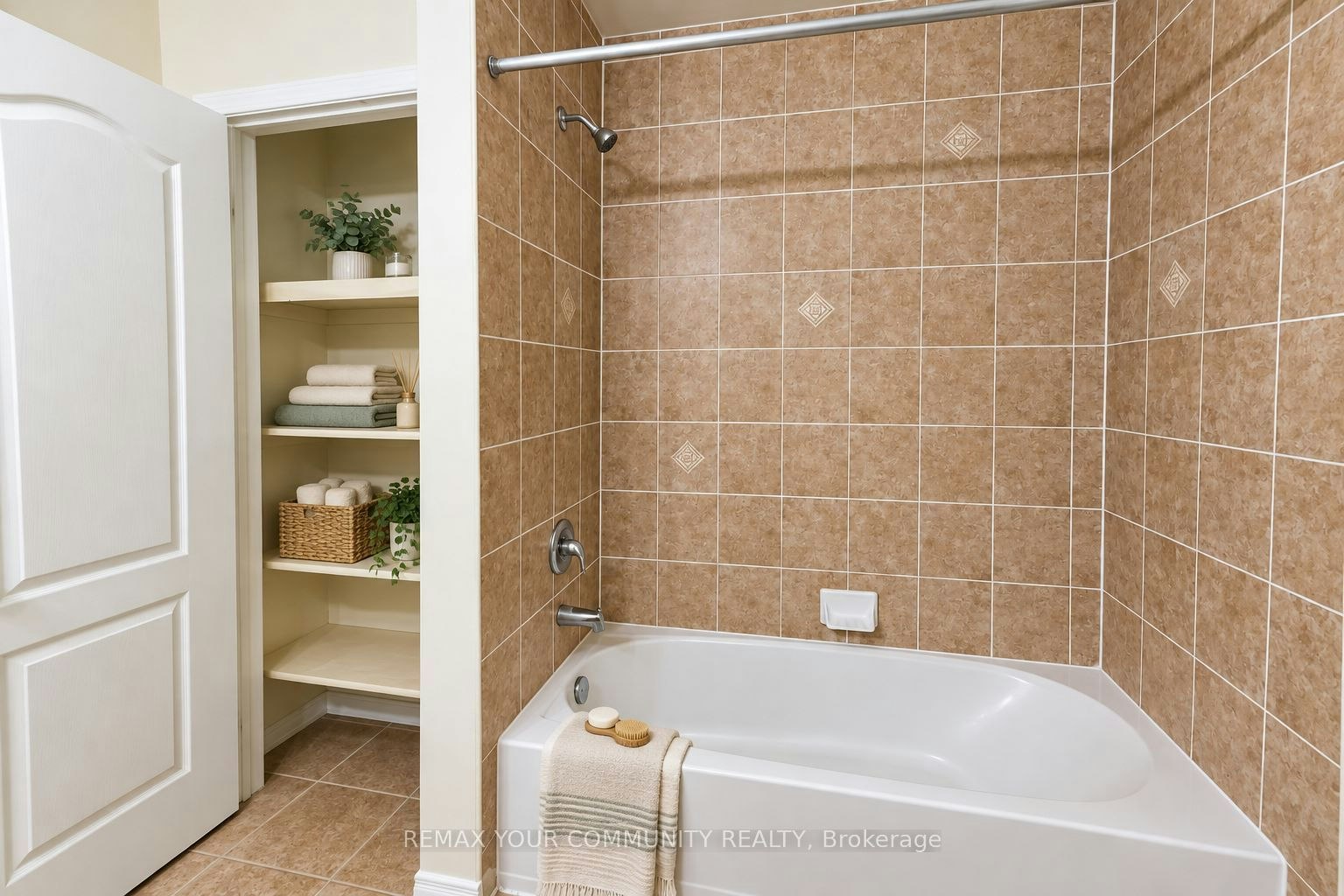 Main Fl-10 Armstrong Crescent, Bradford West Gwillimbury, ON, L3Z 2B5 - 14
