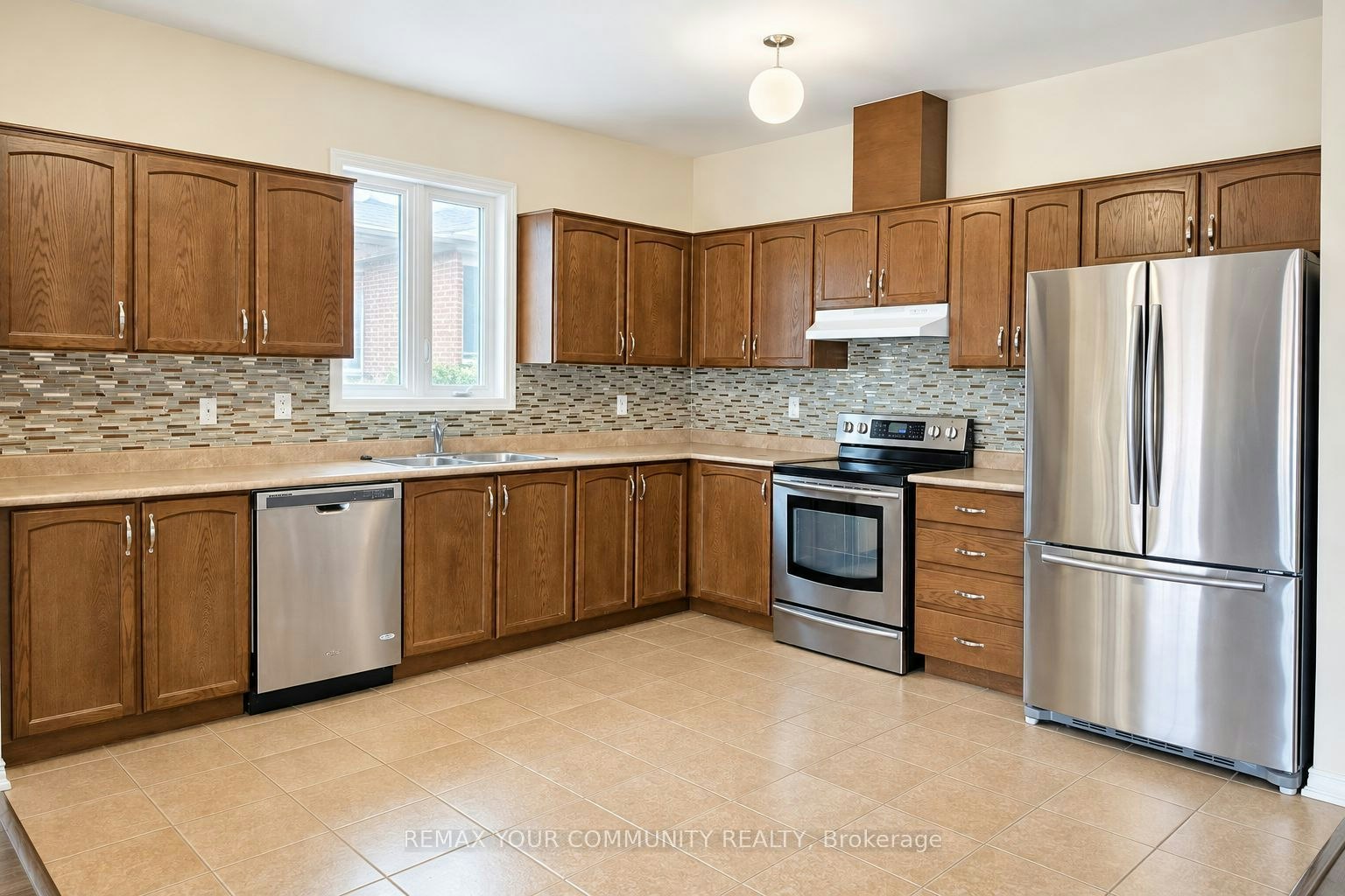 Main Fl-10 Armstrong Crescent, Bradford West Gwillimbury, ON, L3Z 2B5 - 5