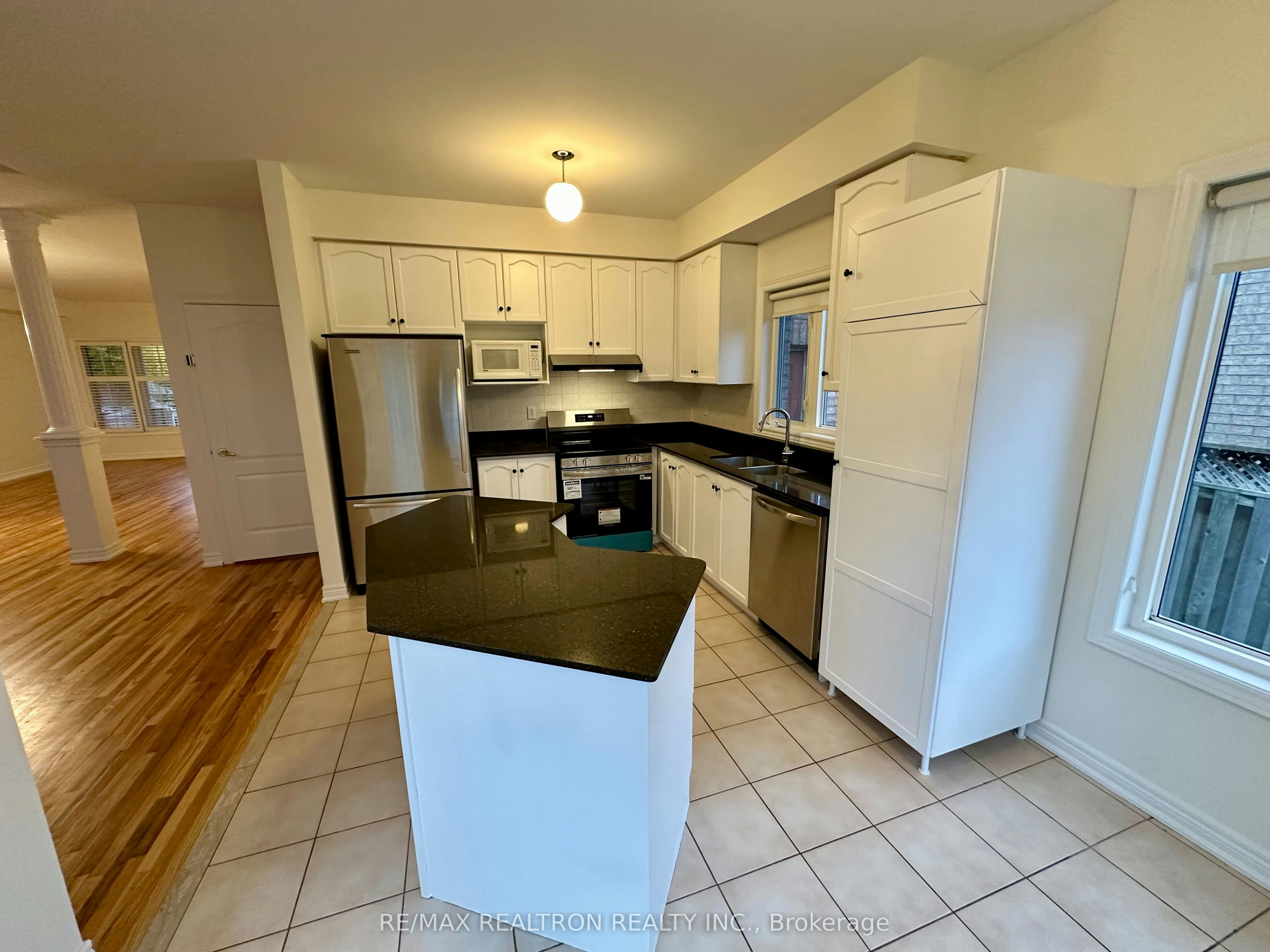 186 Silver Linden Drive, Richmond Hill, ON, L4B 4G6 - 4