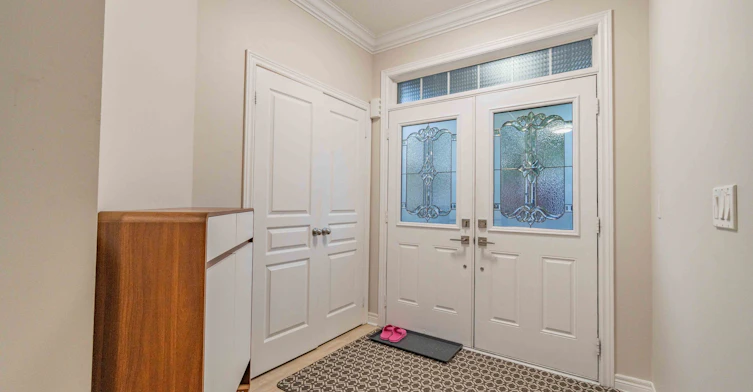 98 Thornhill Ravines Crescent, Vaughan, ON, L6A 4J8 - 2