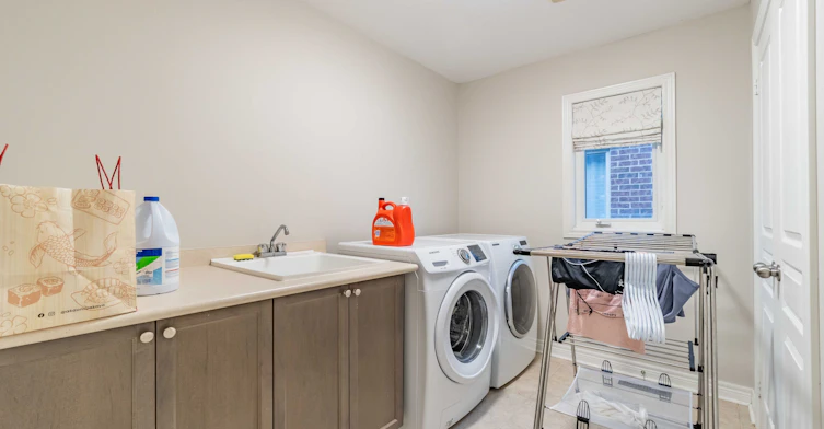98 Thornhill Ravines Crescent, Vaughan, ON, L6A 4J8 - 13