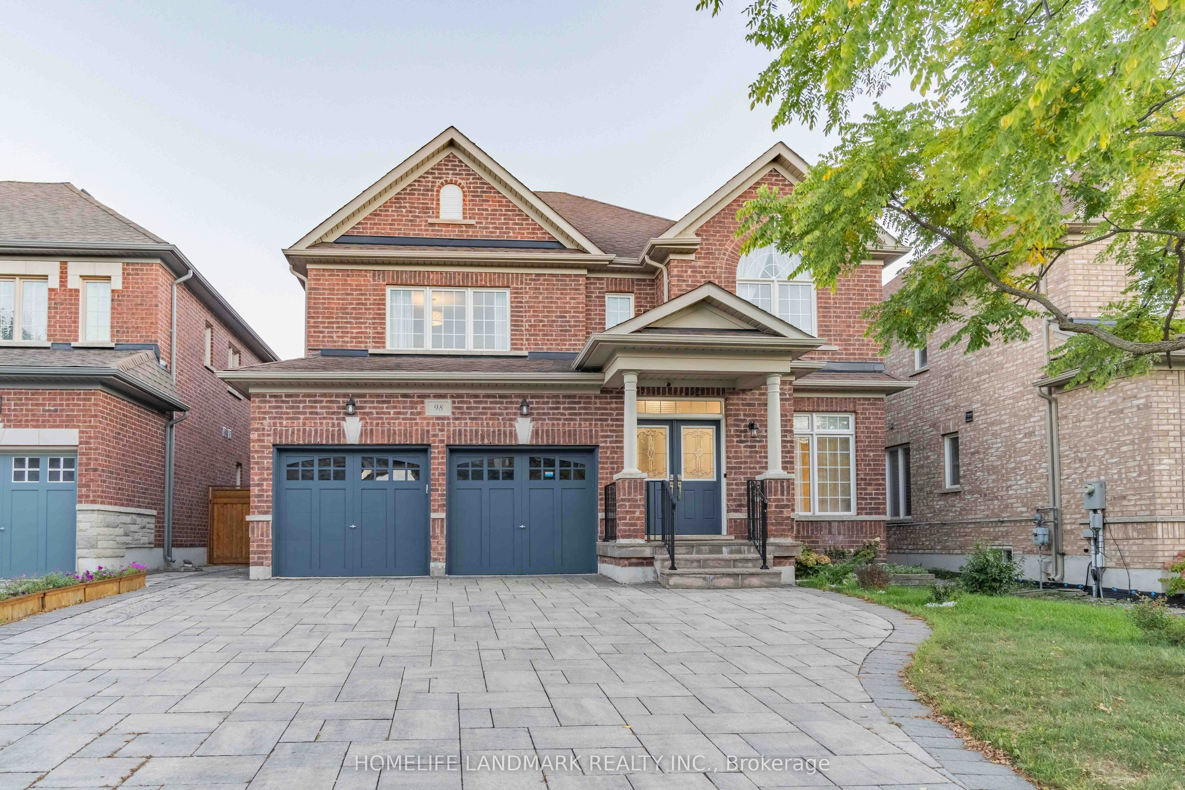 98 Thornhill Ravines Crescent, Vaughan, ON, L6A 4J8