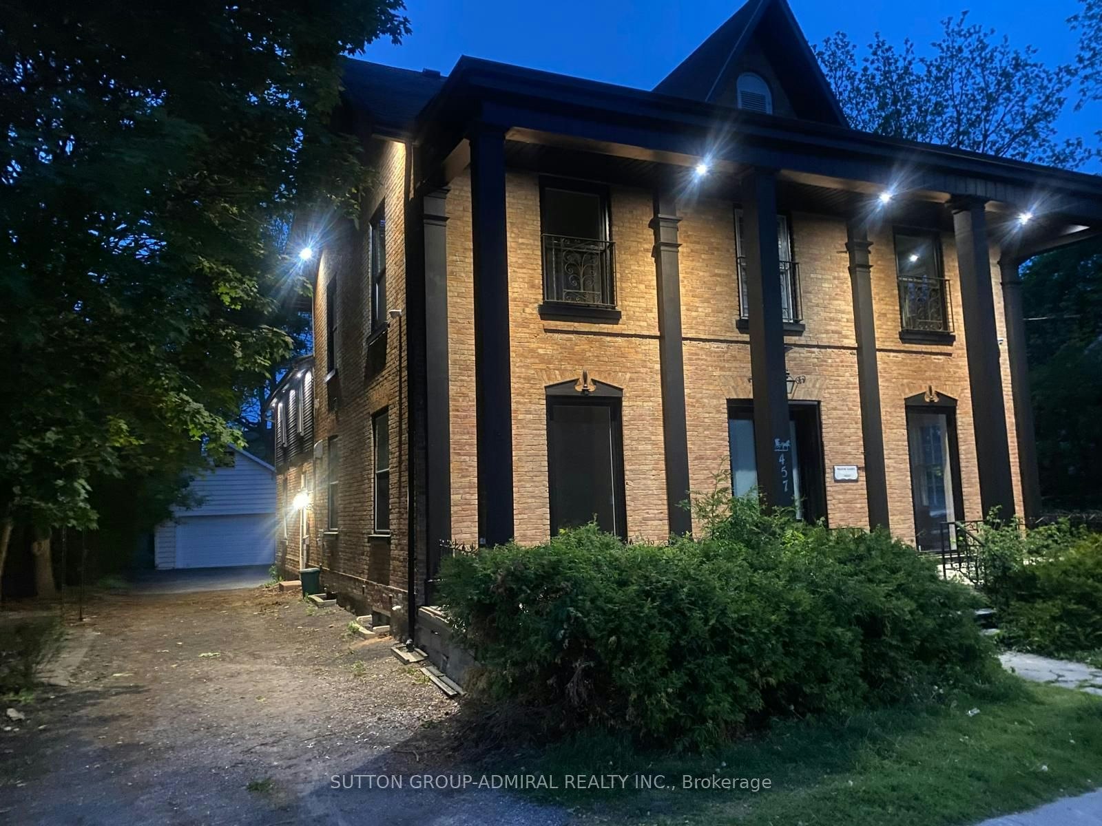 1-457 D'arcy Street, Newmarket, ON, L3Y 1M9 - 2