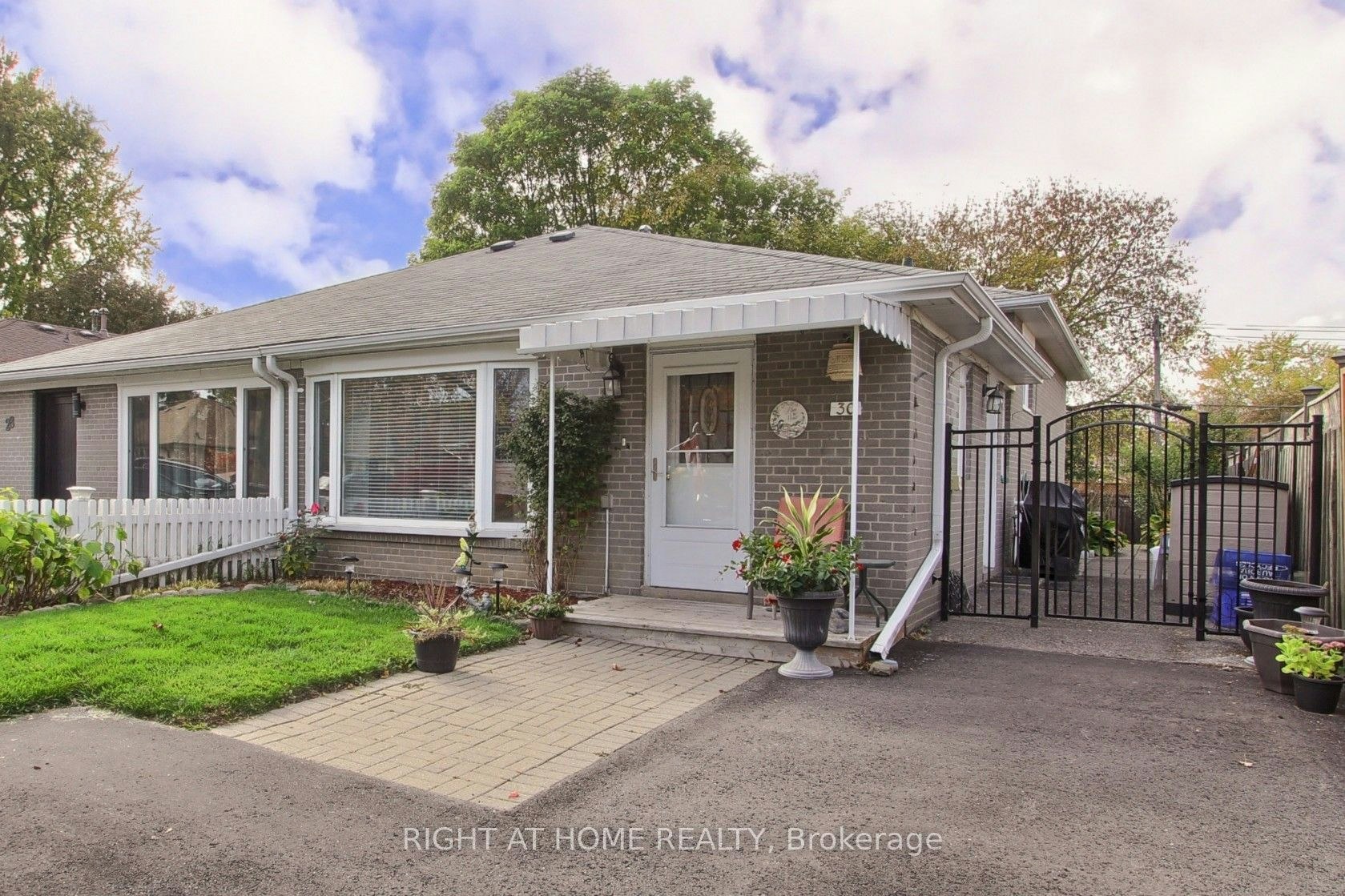 30 Kitimat Crescent, Aurora, ON, L4G 3C3