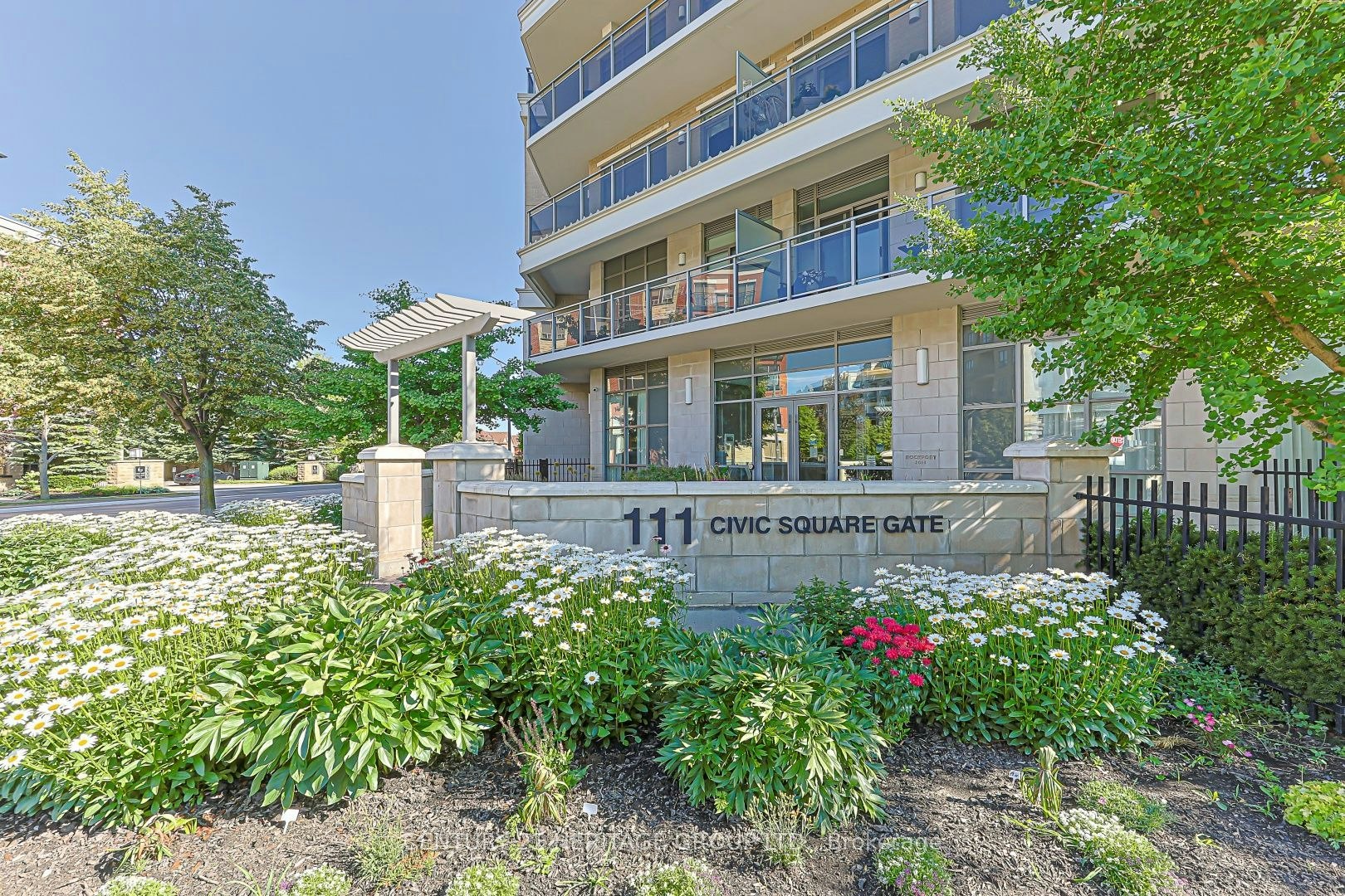 210-111 Civic Square Gate, Aurora, ON, L4G 0S6 - 2
