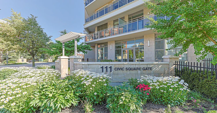 210-111 Civic Square Gate, Aurora, ON, L4G 0S6 - 2