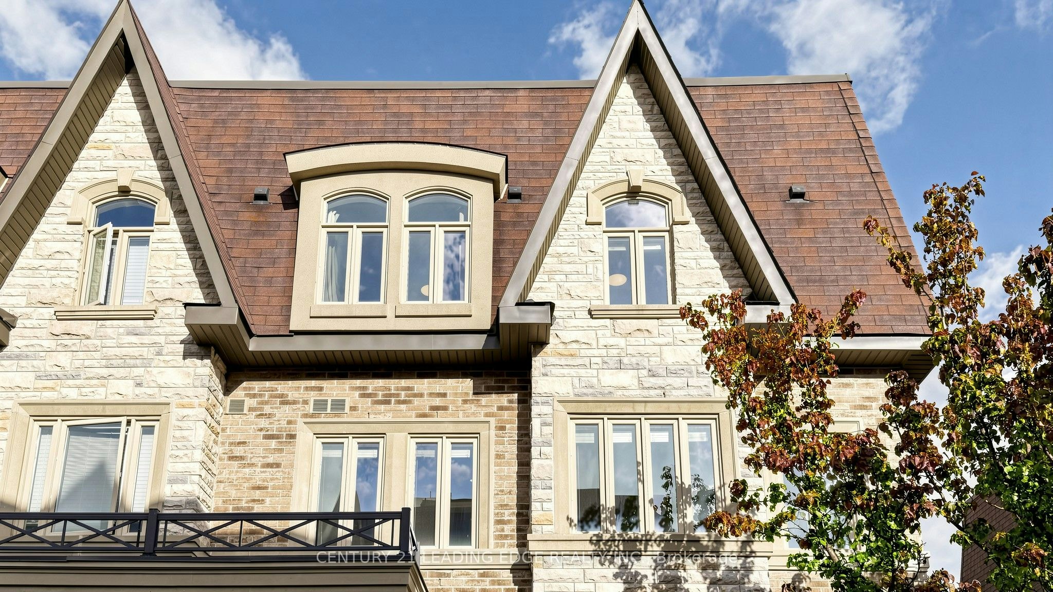 202-320 John Street, Markham, ON, L3T 0B1 - 2