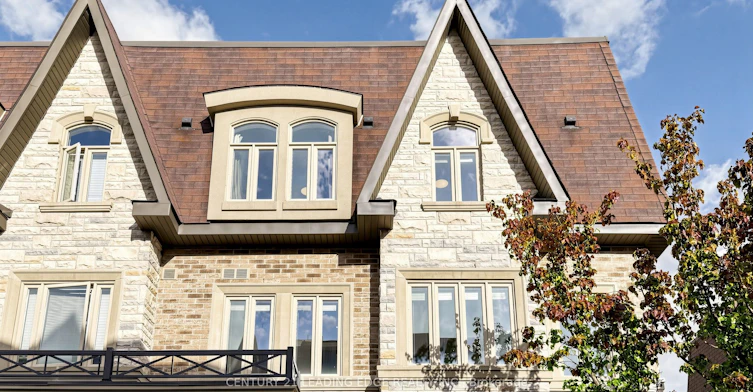 202-320 John Street, Markham, ON, L3T 0B1 - 2