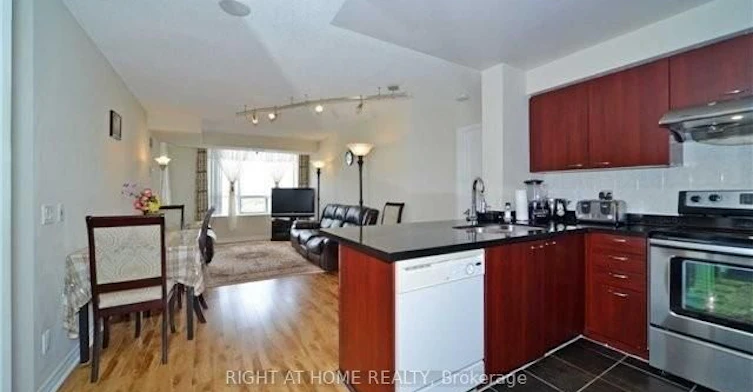 809-330 Red Maple Road, Richmond Hill, ON, L4C 0T6 - 11