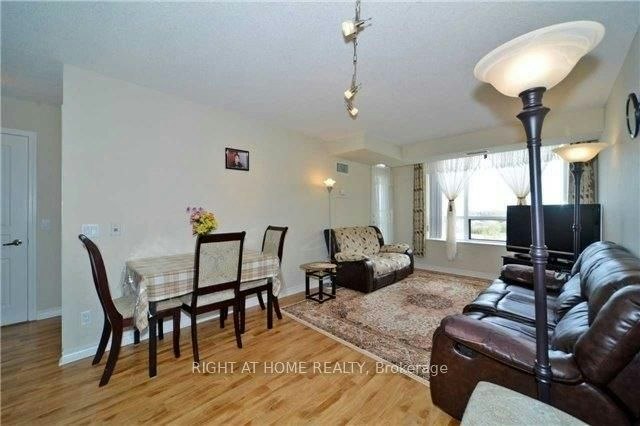 809-330 Red Maple Road, Richmond Hill, ON, L4C 0T6 - 9