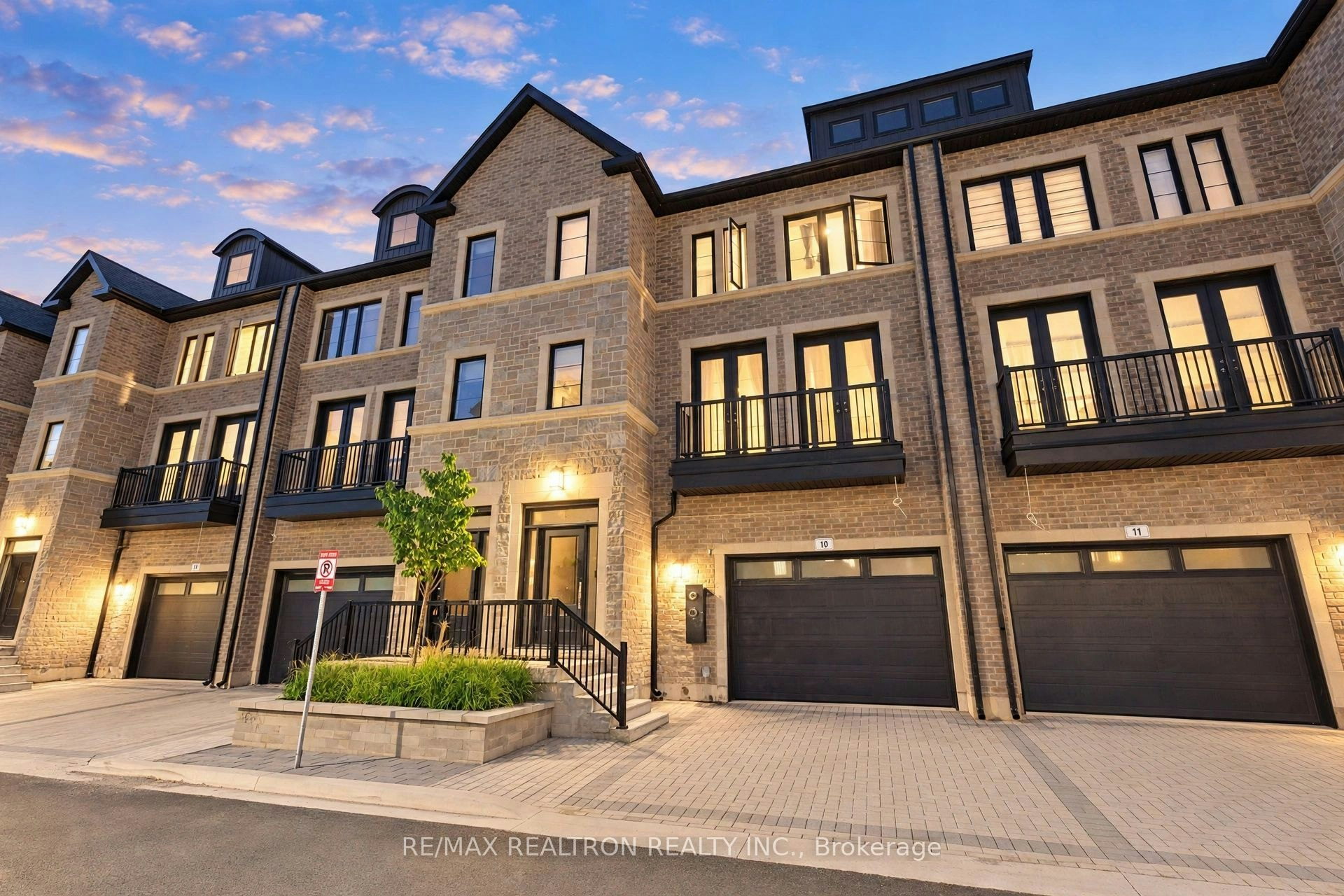 10-260 Eagle Street, Newmarket, ON, L3Y 1K1