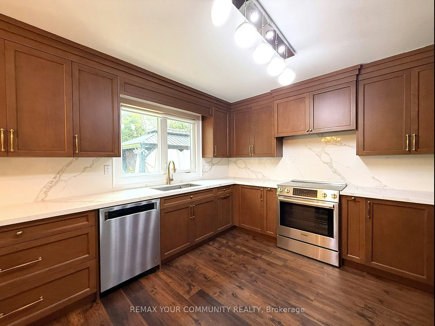 7 Crescentview Road, Richmond Hill, ON, L4B 2Z1 - 4