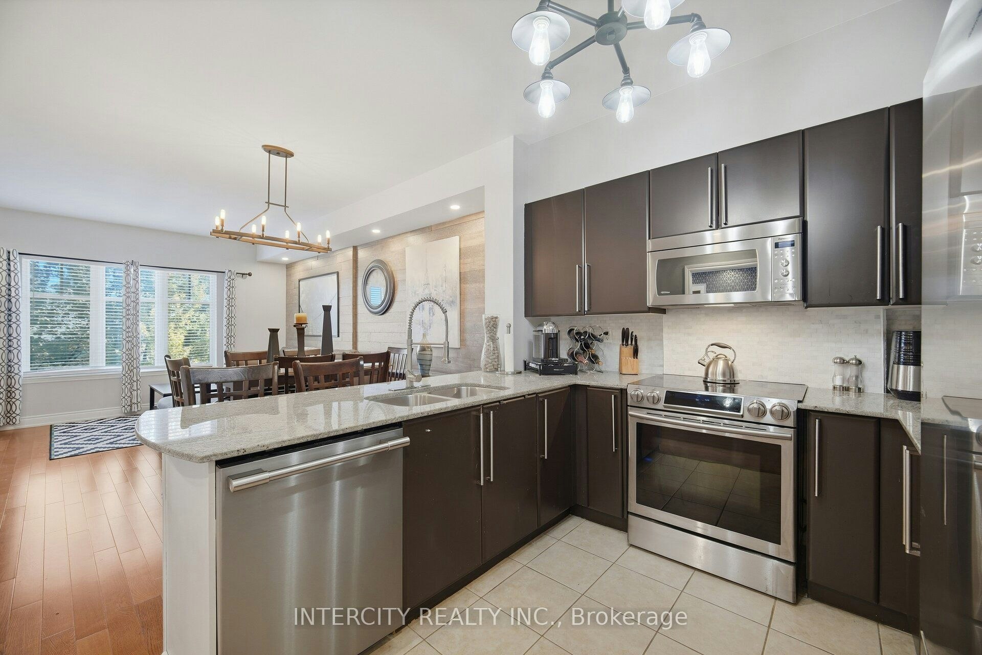 207-10211 Keele Street, Vaughan, ON, L6A 3Y9
