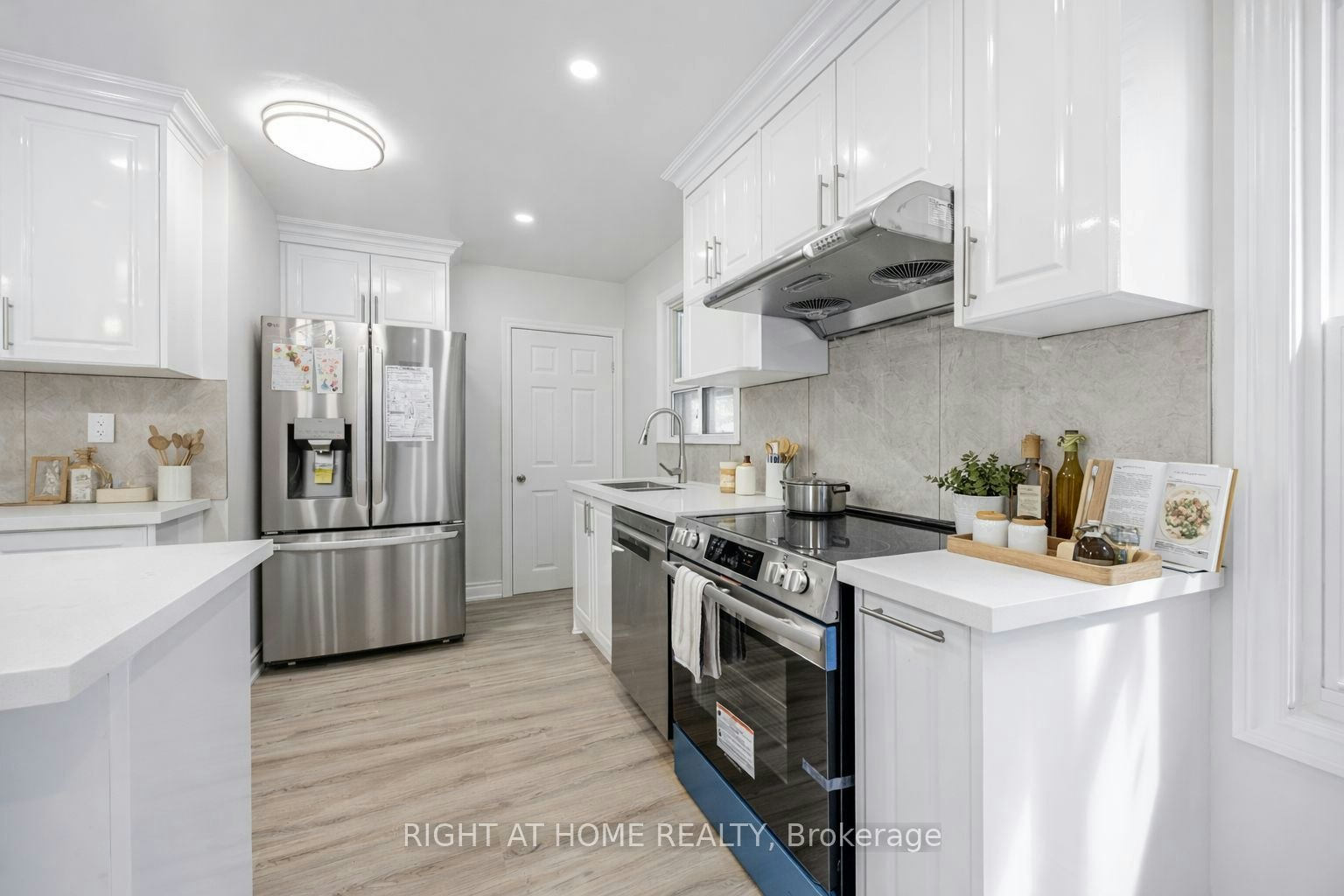 225 Essex Avenue, Richmond Hill, ON, L4C 2C1