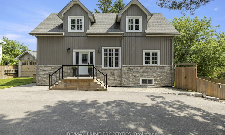 54 Valley Road W