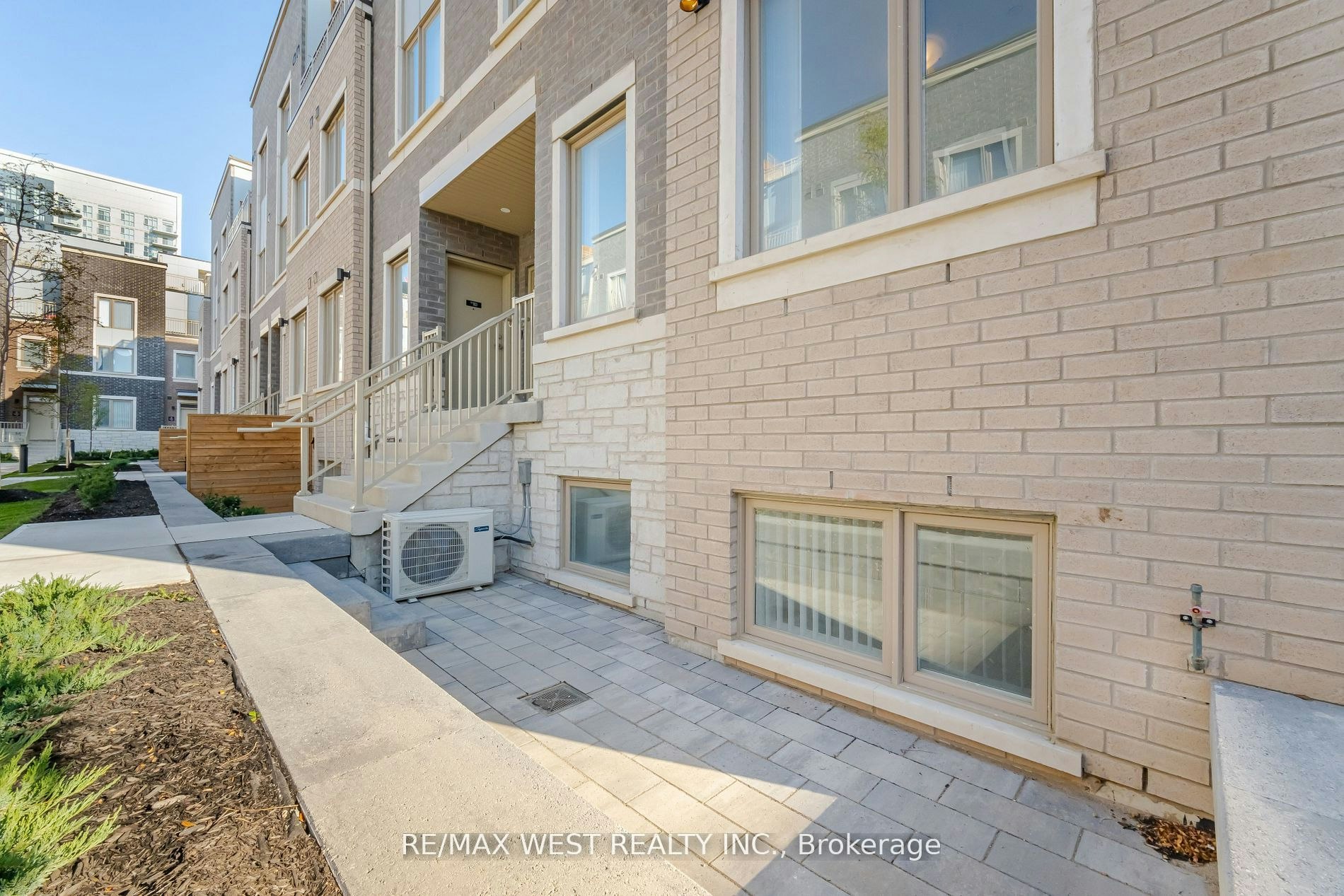 195-141 Honeycrisp Crescent, Vaughan, ON, L4K 5Z8 - 5