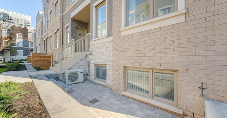 195-141 Honeycrisp Crescent, Vaughan, ON, L4K 5Z8 - 5