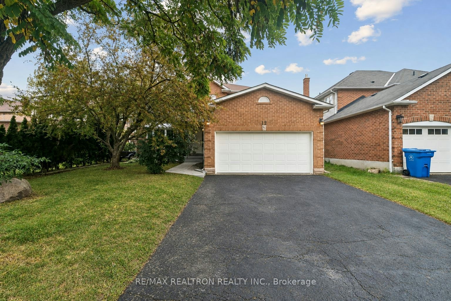 12 Tuch Drive, Georgina, ON, L4P 3P1