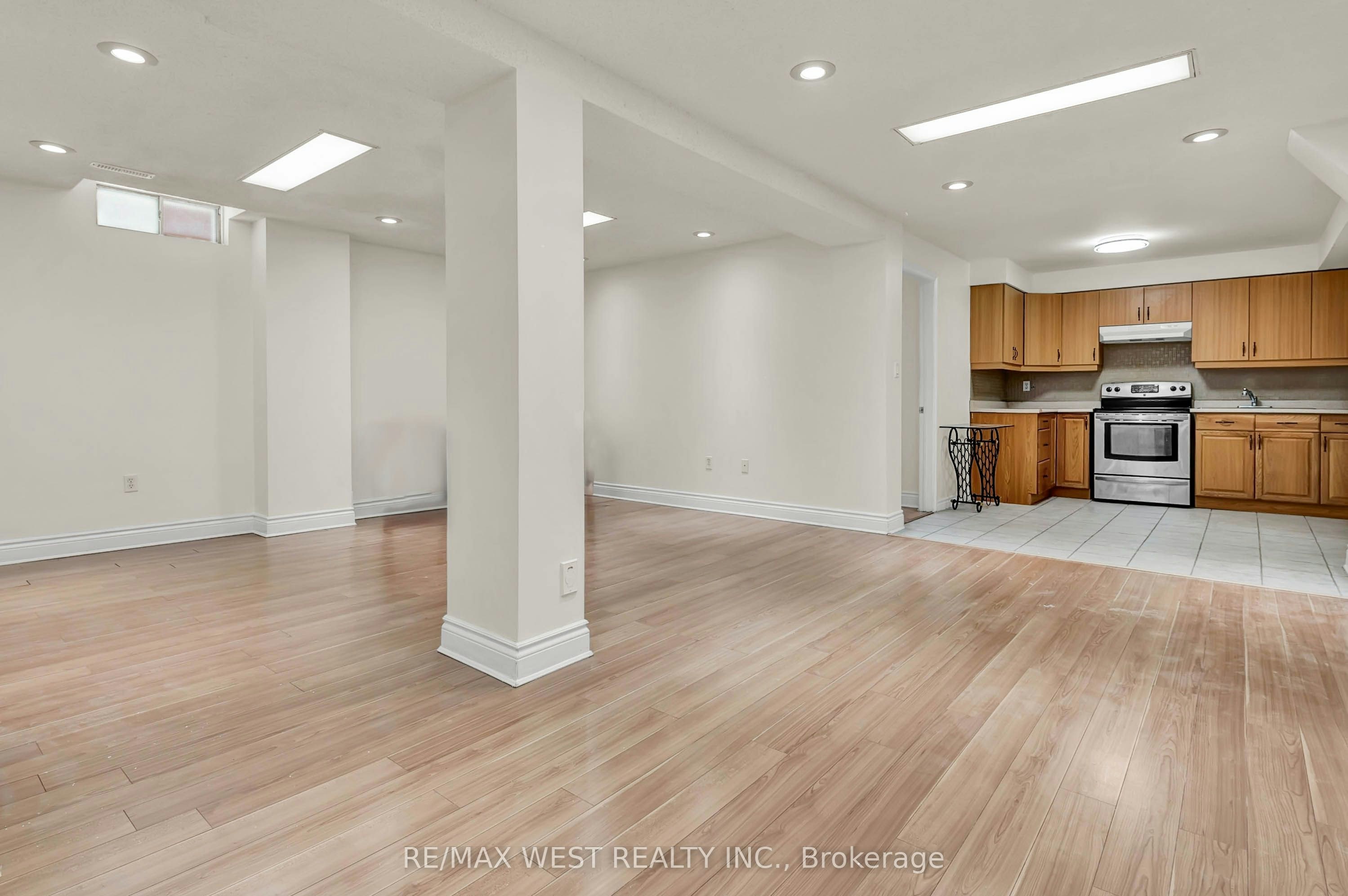 Bsmt-131 Bernard Avenue, Richmond Hill, ON, L4C 9Z6 - 4