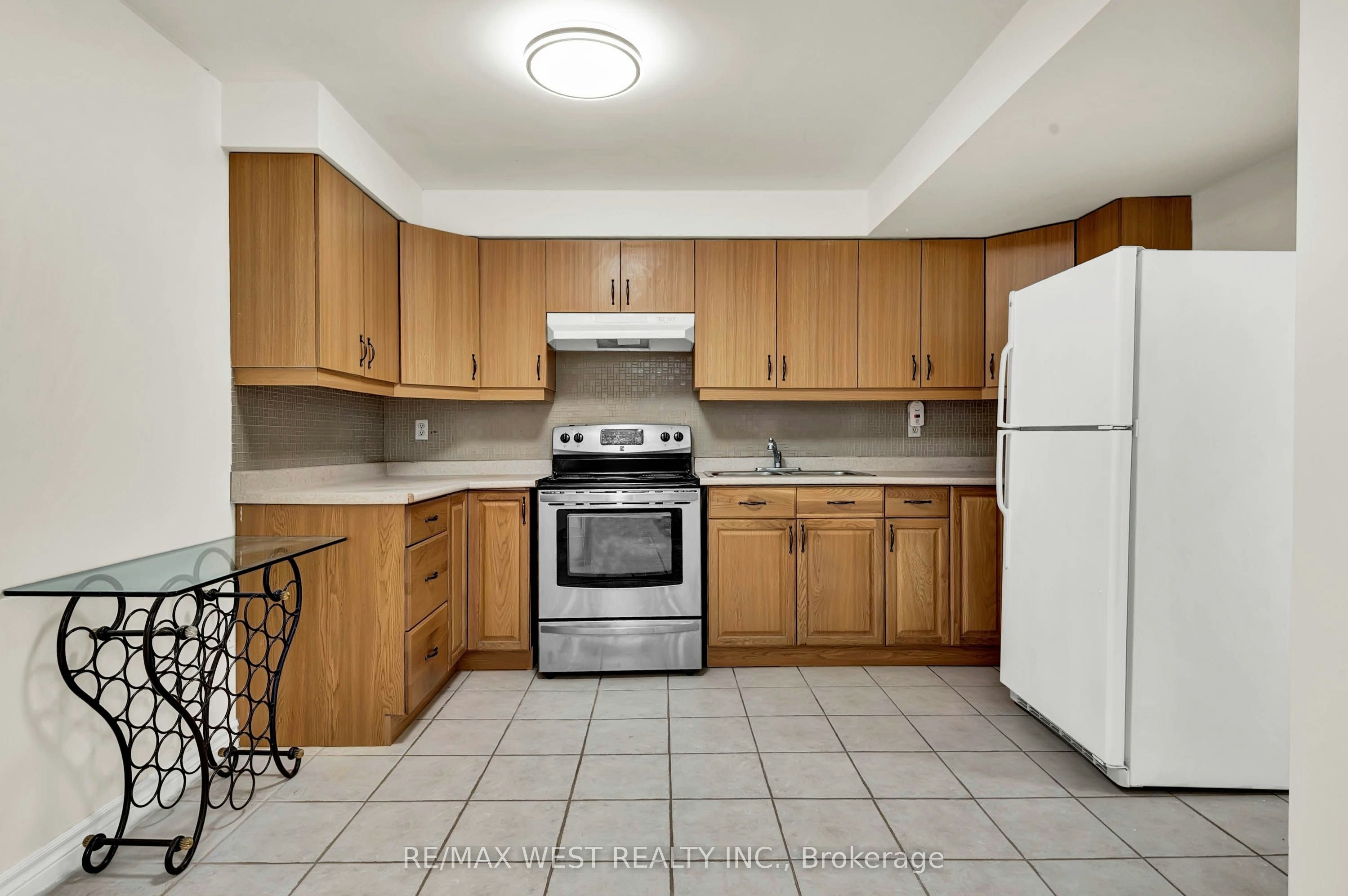 Bsmt-131 Bernard Avenue, Richmond Hill, ON, L4C 9Z6 - 5