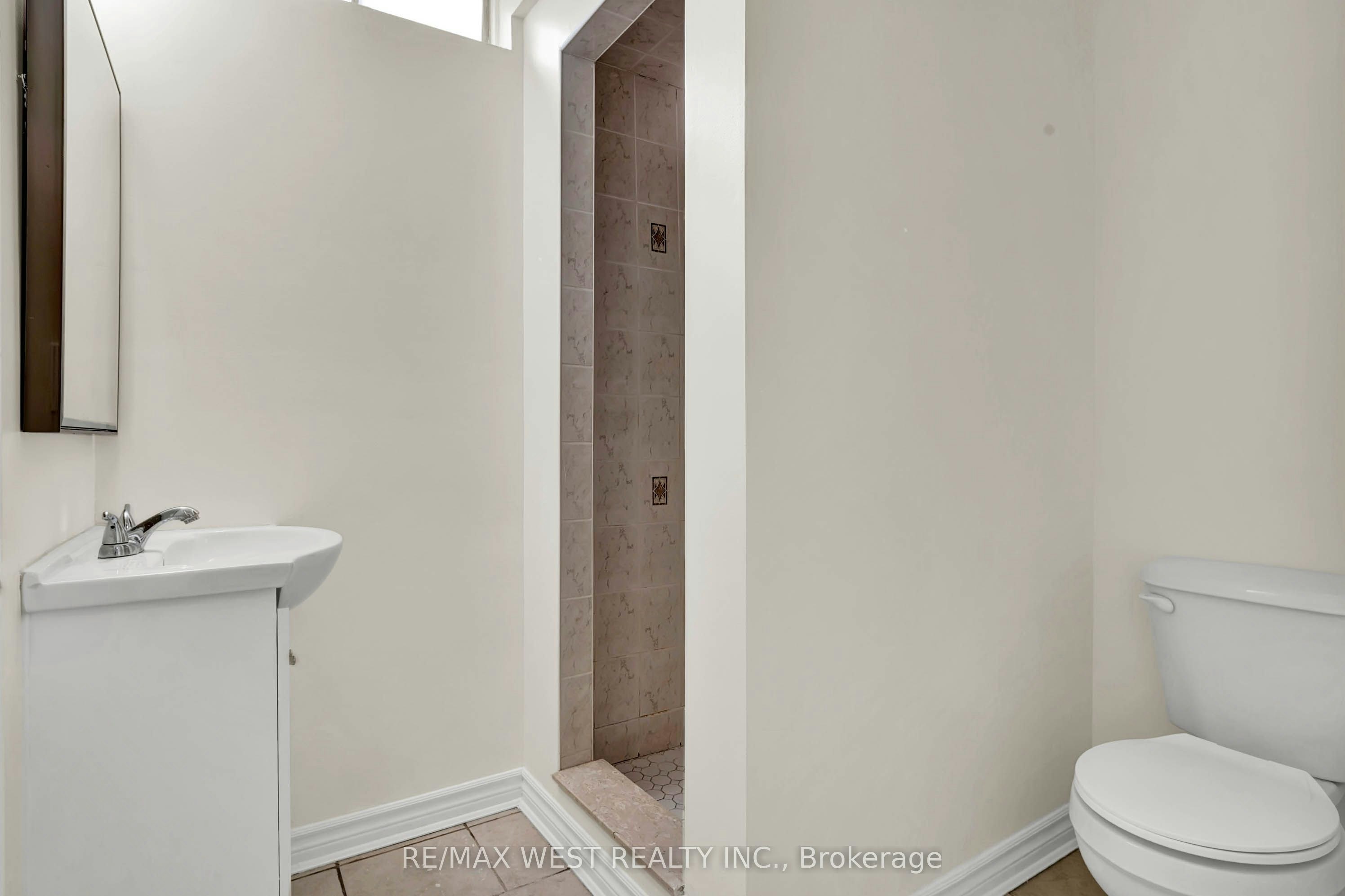 Bsmt-131 Bernard Avenue, Richmond Hill, ON, L4C 9Z6 - 11