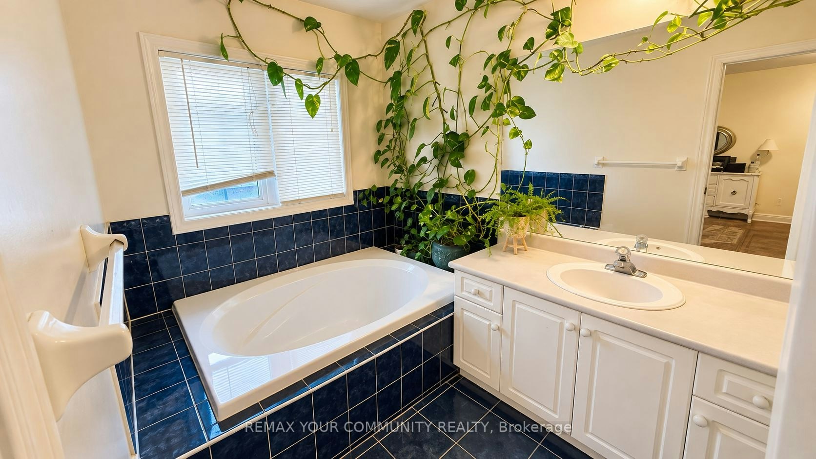 8 Edgemont Court, Richmond Hill, ON, L4S 2H8 - 9