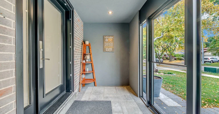 30 Penwick Crescent, Richmond Hill, ON, L4C 5B4 - 2