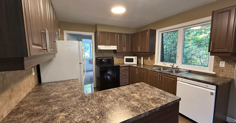 Upper Level-36 Aurora Heights Drive, Aurora, ON, L4G 2W7 - 3